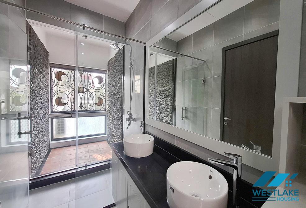 Cho thuê biệt thự góc 220m2, 3 tầng, 5 phòng ngủ, đầy đủ nội thất, gần trường quốc tế UNiS