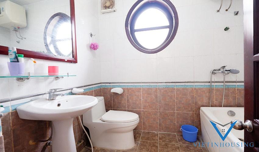Biệt thự 4 phòng ngủ mới cải tạo gần trường UNIS cho thuê