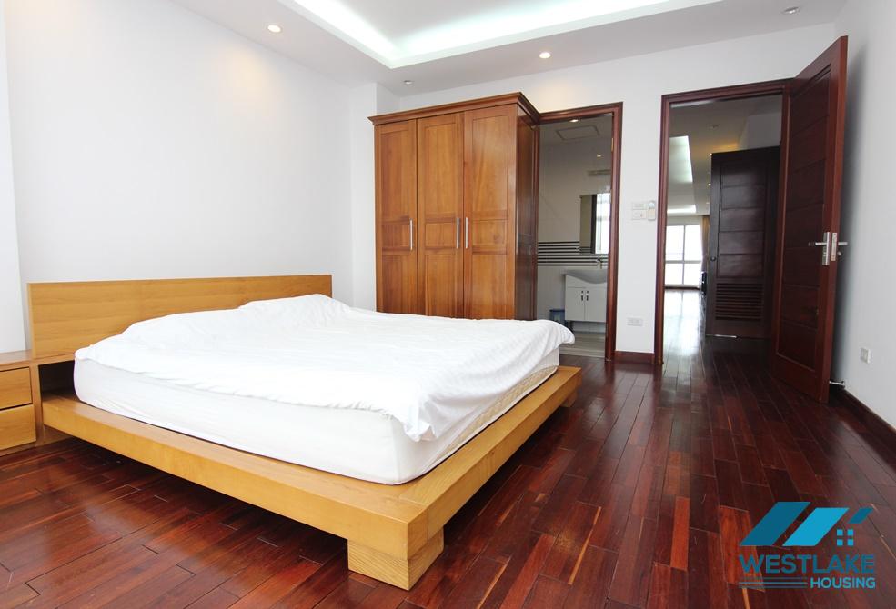 Rental 3 bedroom apartment with lake view in Xuan Dieu Tay Ho