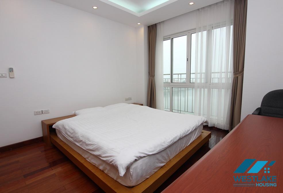 Rental 3 bedroom apartment with lake view in Xuan Dieu Tay Ho