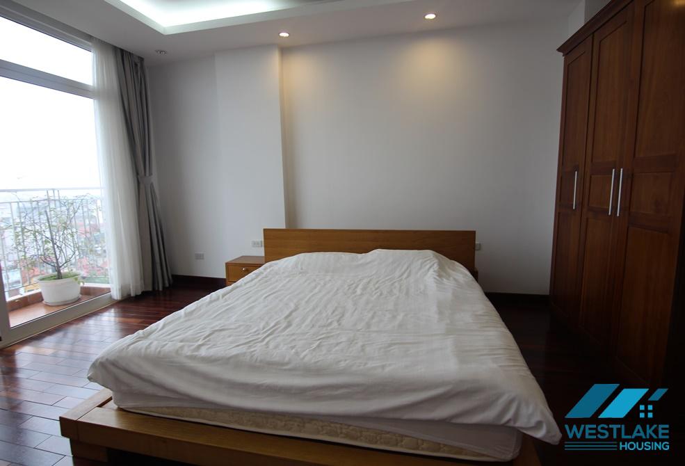 Rental 3 bedroom apartment with lake view in Xuan Dieu Tay Ho