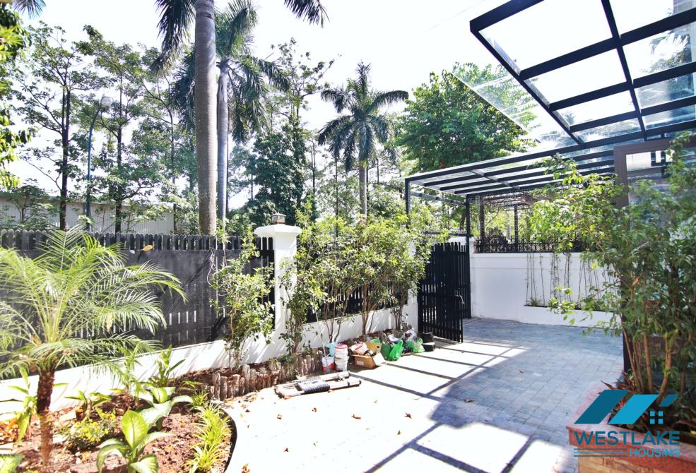 Biệt thự đẹp mới cải tạo gần Trường UNIS