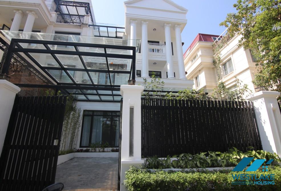 Biệt thự đẹp mới cải tạo gần Trường UNIS