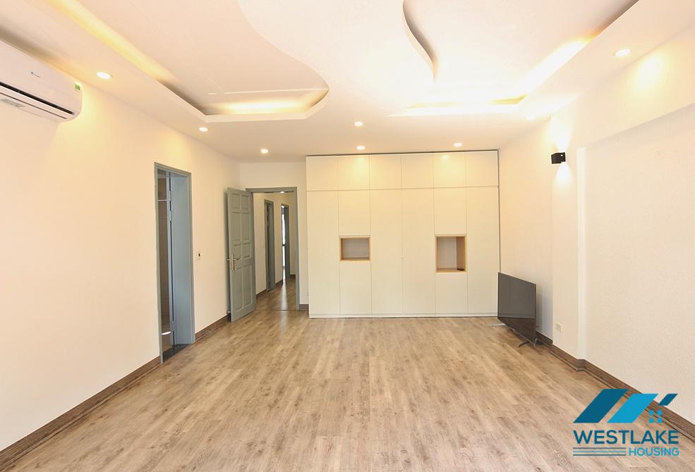 Một ngôi nhà mới được cải tạo theo phong cách hiện đại cho thuê tại Khu D Ciputra
