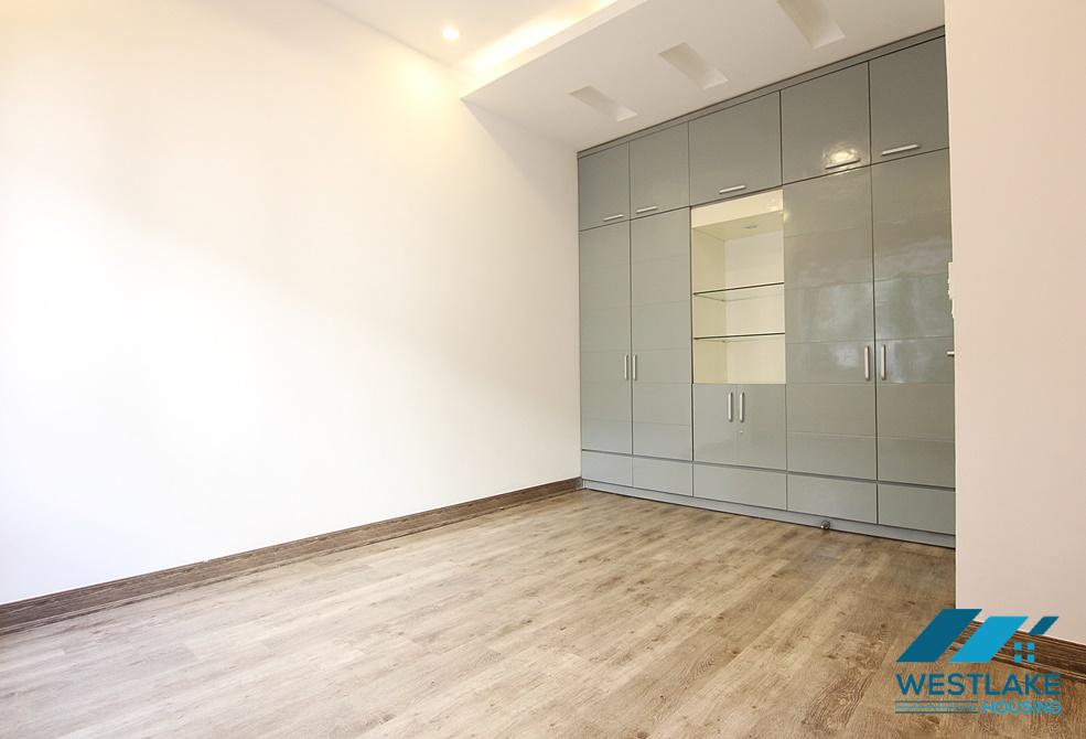 Một ngôi nhà mới được cải tạo theo phong cách hiện đại cho thuê tại Khu D Ciputra