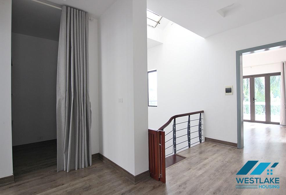 Một ngôi nhà mới được cải tạo theo phong cách hiện đại cho thuê tại Khu D Ciputra