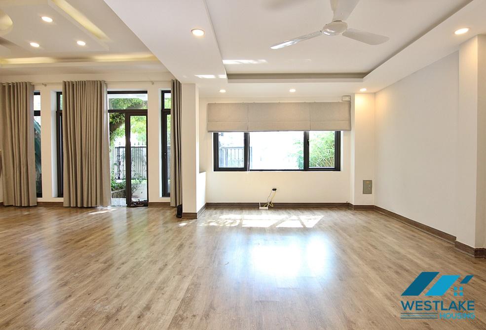 Một ngôi nhà mới được cải tạo theo phong cách hiện đại cho thuê tại Khu D Ciputra