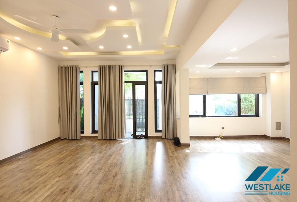 Một ngôi nhà mới được cải tạo theo phong cách hiện đại cho thuê tại Khu D Ciputra