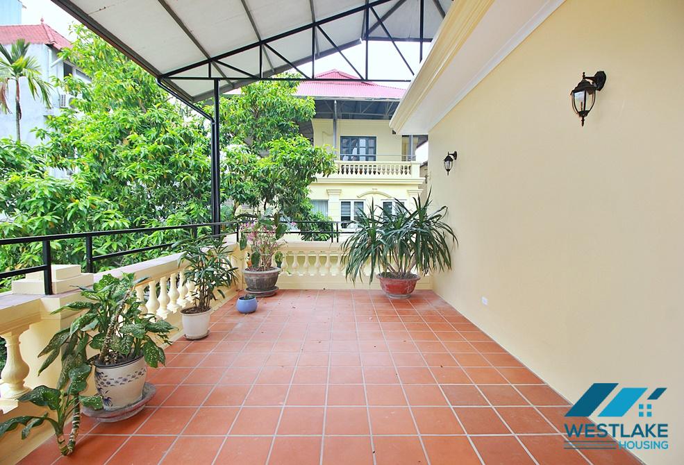 Cho Thuê Nhà 4 Phòng Ngủ Đẹp, Ban Công, Bể Bơi, Sân Vườn Rộng Thoáng Sáng Tại Tô Ngọc Vân, Tây Hồ