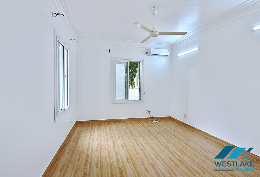 Cho Thuê Nhà 5 Phòng Ngủ, Hồ Bơi Trong Nhà, Khu Vực Yên Tĩnh Tại Tây Hồ, Hà Nội