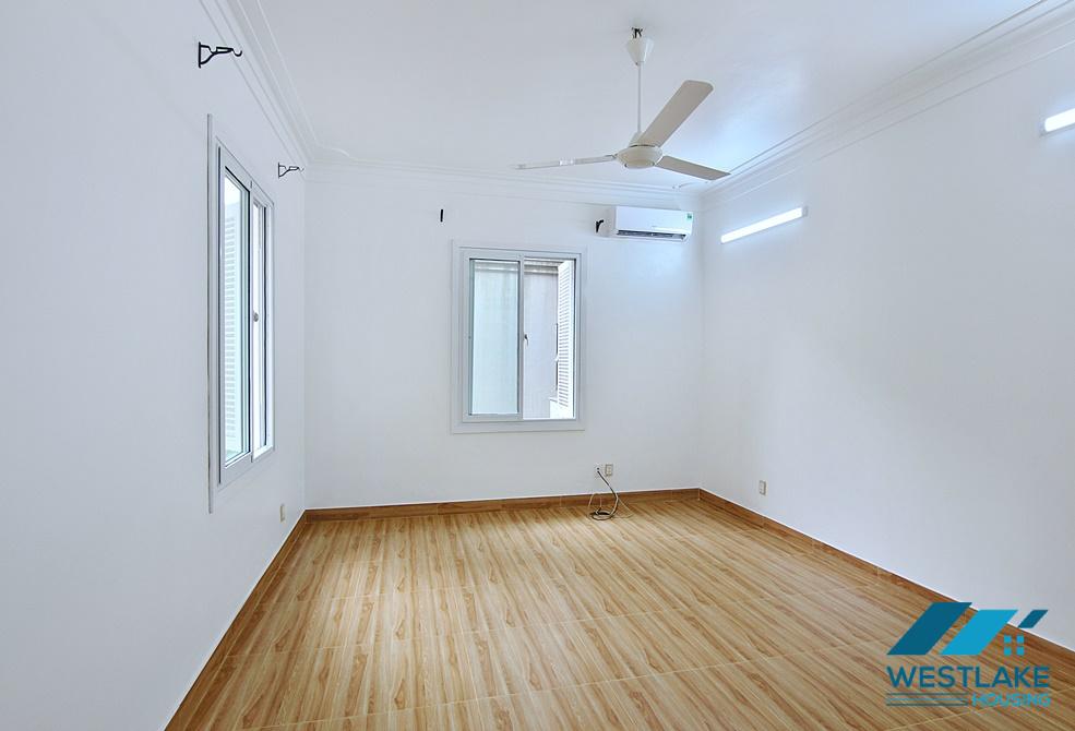 Cho Thuê Nhà 5 Phòng Ngủ, Hồ Bơi Trong Nhà, Khu Vực Yên Tĩnh Tại Tây Hồ, Hà Nội