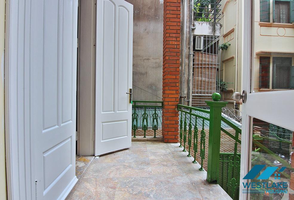Cho Thuê Nhà 5 Phòng Ngủ, Hồ Bơi Trong Nhà, Khu Vực Yên Tĩnh Tại Tây Hồ, Hà Nội