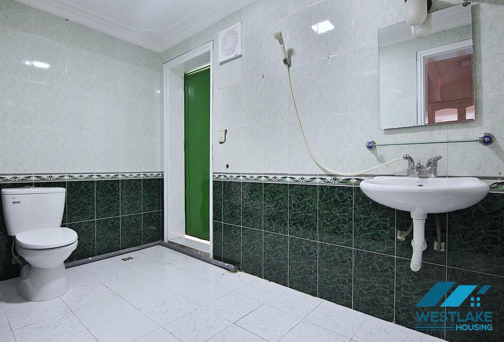 Cho Thuê Nhà 5 Phòng Ngủ, Hồ Bơi Trong Nhà, Khu Vực Yên Tĩnh Tại Tây Hồ, Hà Nội