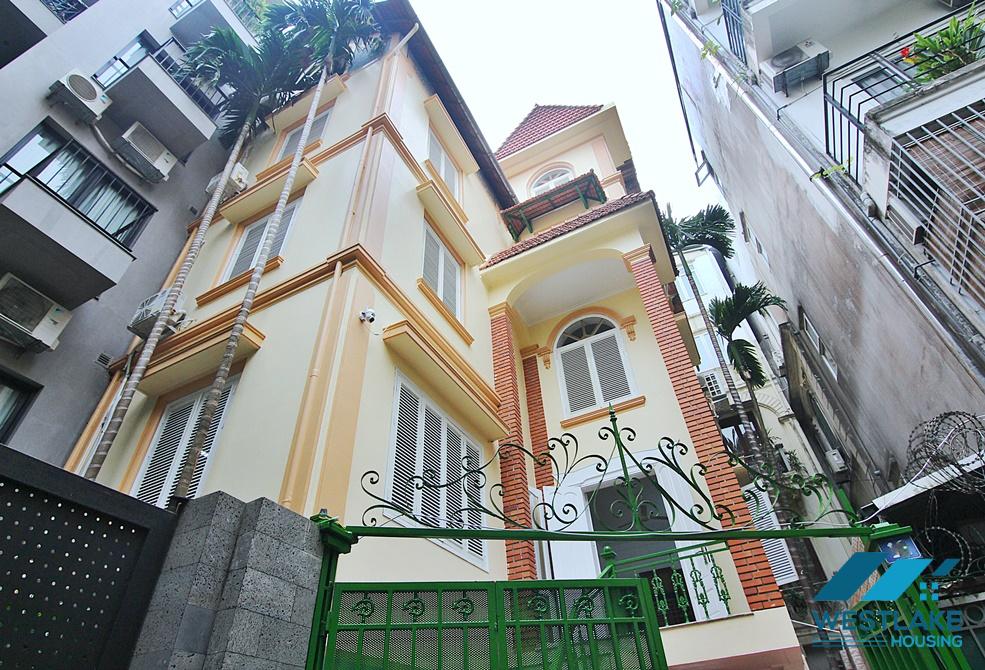 Cho Thuê Nhà 5 Phòng Ngủ, Hồ Bơi Trong Nhà, Khu Vực Yên Tĩnh Tại Tây Hồ, Hà Nội