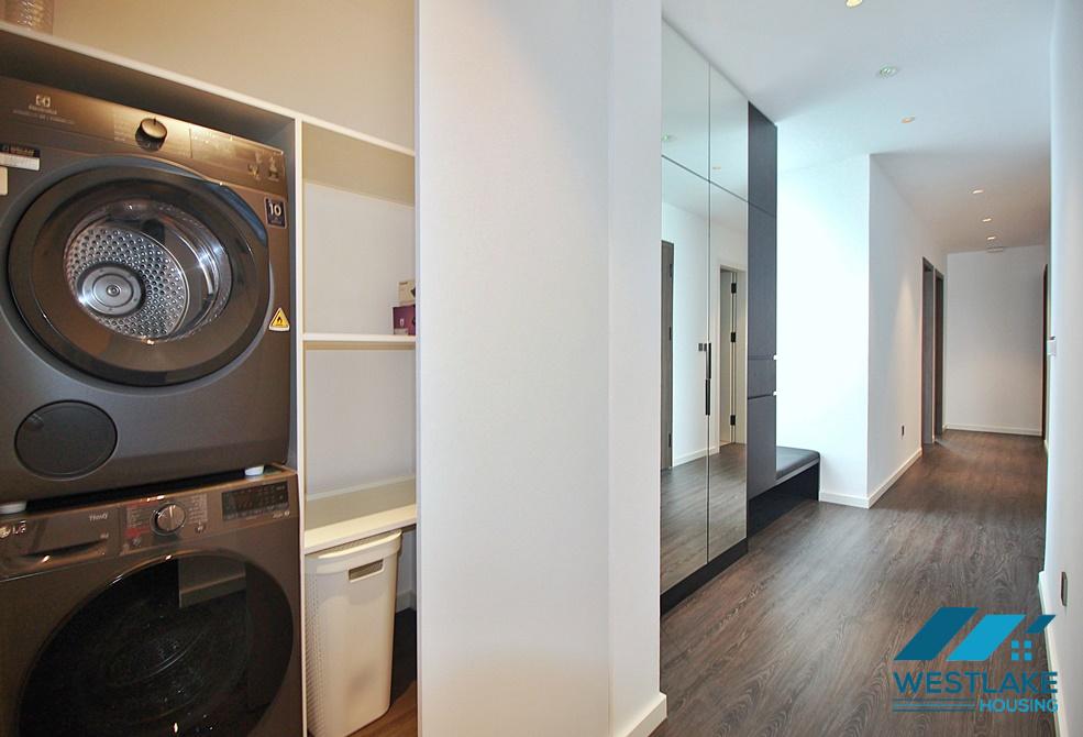 Amazing lake view and luxurious 04 bedrooms apartment for rent on beautiful Quang An Street, Tay Ho, Ha Noi