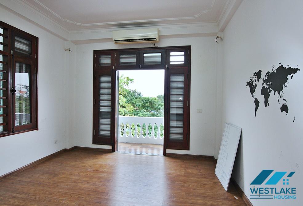 Lake view office for rent in Vu mien, Tay ho