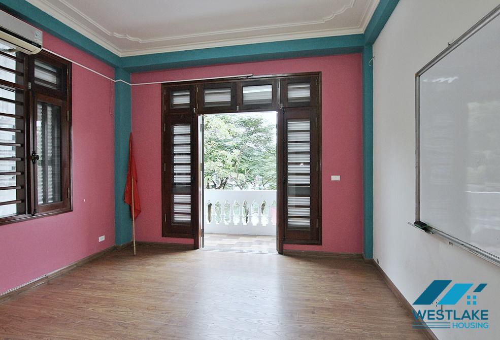 Lake view office for rent in Vu mien, Tay ho