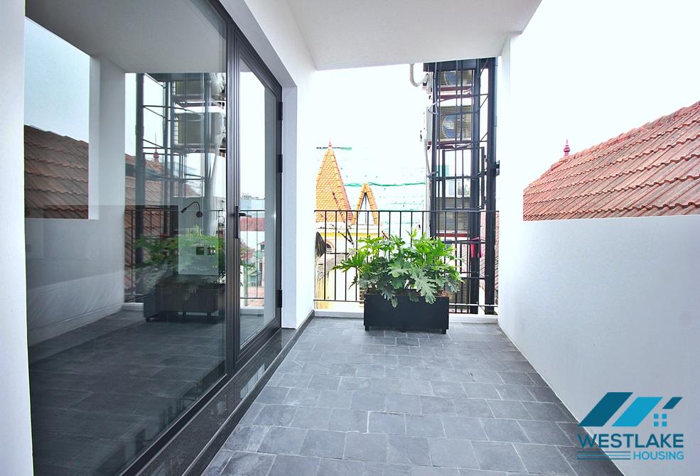 Căn Hộ 4 Phòng Ngủ Sang Trọng, Ban Công Rộng, View Hồ Tuyệt Đẹp Cho Thuê Trên Phố Quảng An, Tây Hồ, Hà Nội