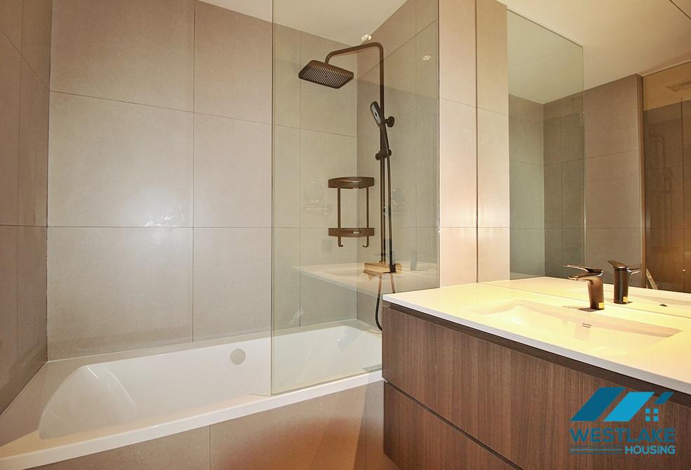 Căn Hộ 4 Phòng Ngủ Sang Trọng, Ban Công Rộng, View Hồ Tuyệt Đẹp Cho Thuê Trên Phố Quảng An, Tây Hồ, Hà Nội