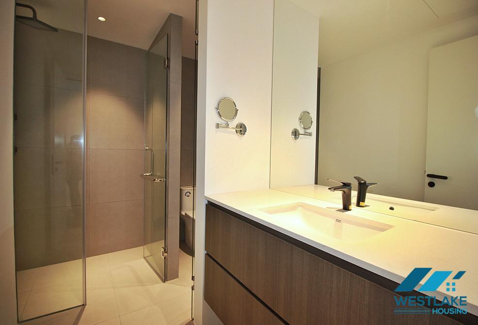 Căn Hộ 4 Phòng Ngủ Sang Trọng, Ban Công Rộng, View Hồ Tuyệt Đẹp Cho Thuê Trên Phố Quảng An, Tây Hồ, Hà Nội