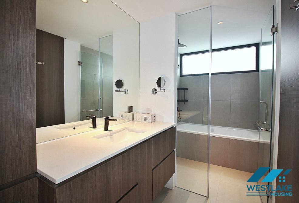 Căn Hộ 4 Phòng Ngủ Sang Trọng, Ban Công Rộng, View Hồ Tuyệt Đẹp Cho Thuê Trên Phố Quảng An, Tây Hồ, Hà Nội