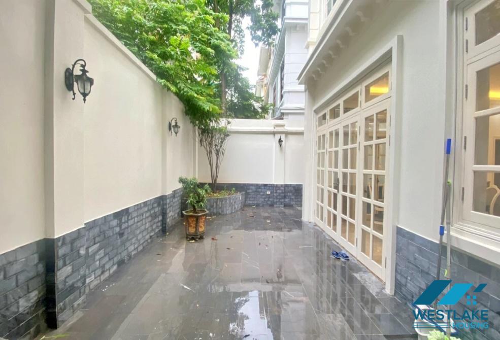  Nhà 5 phòng ngủ cho thuê tại Ciputra với đầy đủ nội thất