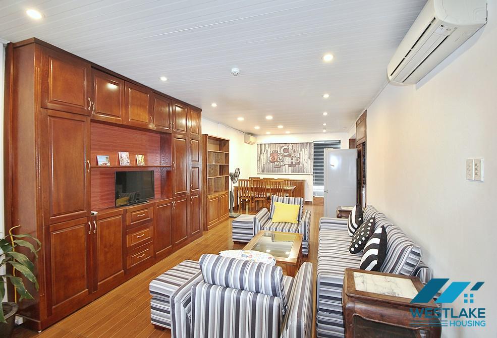  A good price 3 bedroom apartment for rent in Xuan dieu, Tay ho