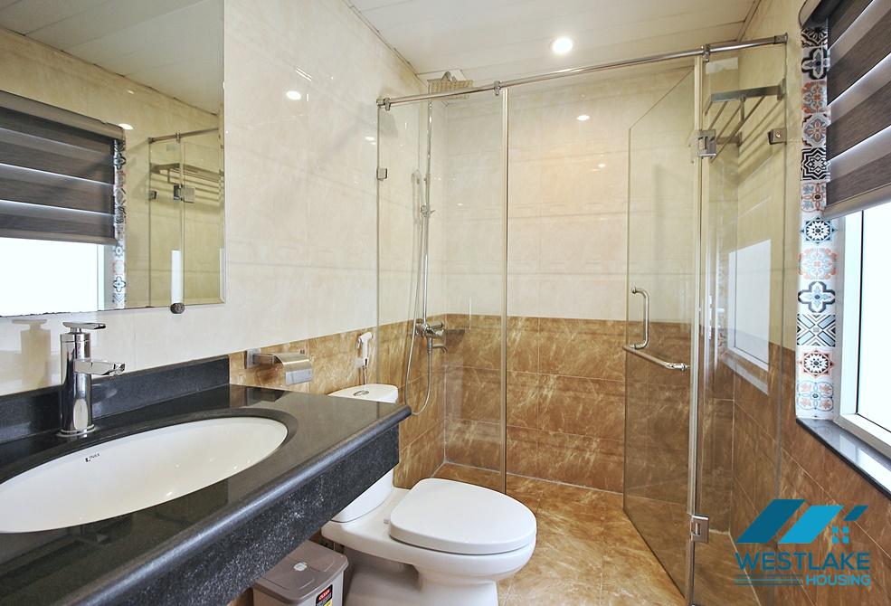 A good price 3 bedroom apartment for rent in Xuan dieu, Tay ho