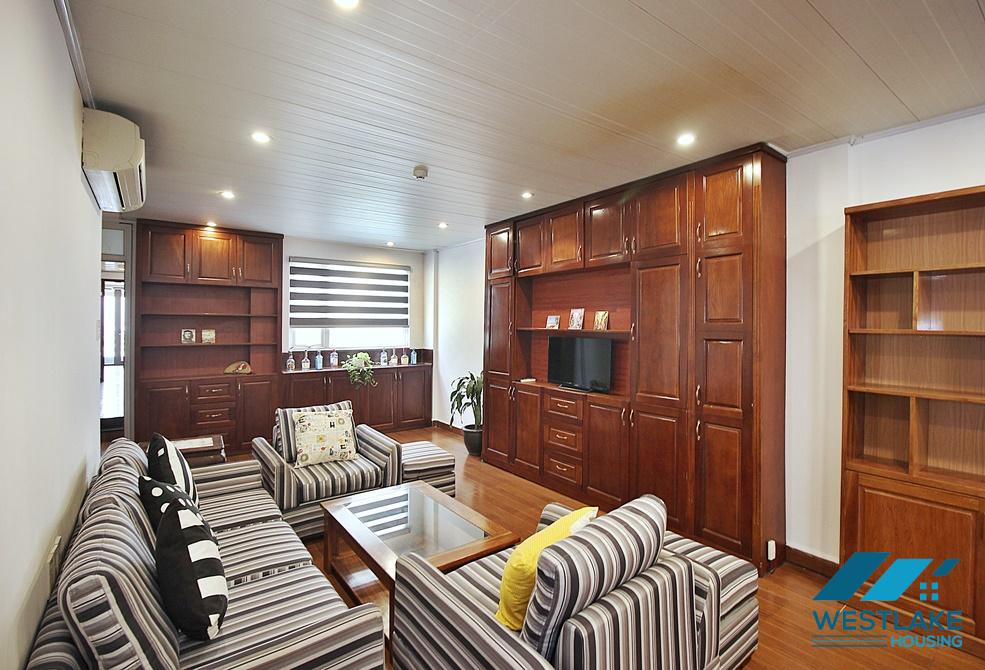 A good price 3 bedroom apartment for rent in Xuan dieu, Tay ho