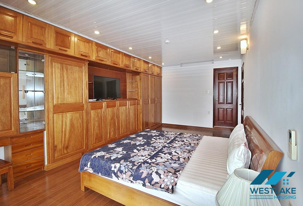 A good price 3 bedroom apartment for rent in Xuan dieu, Tay ho