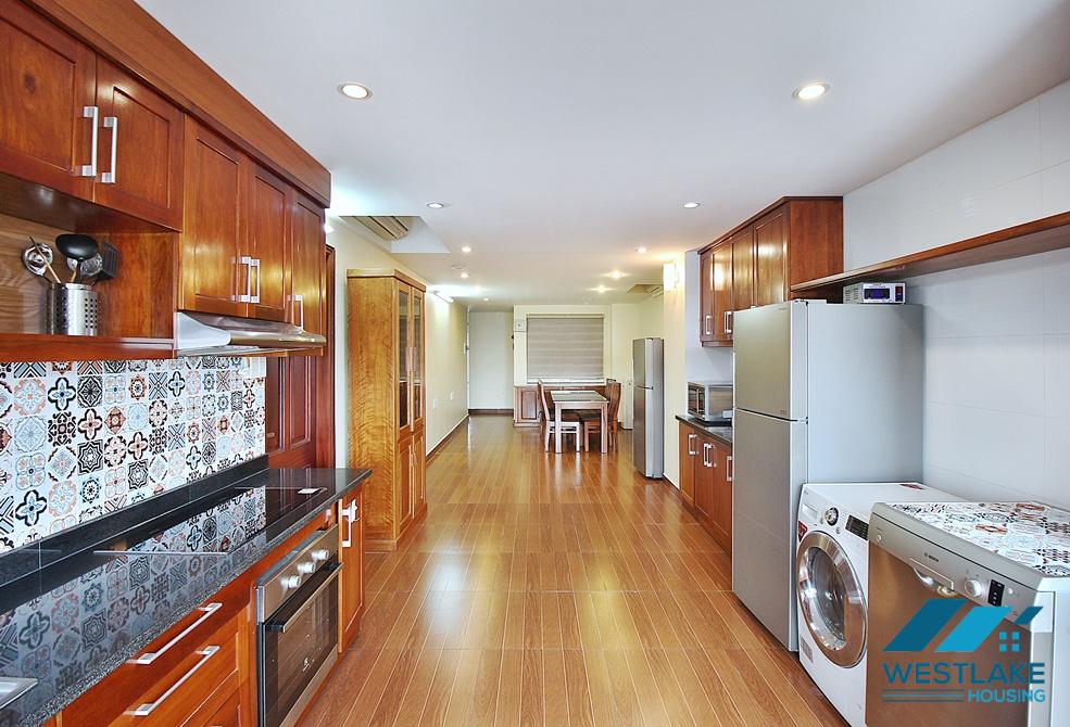 Good 3 bedroom apartment with lake view in Xuan dieu, Tay ho