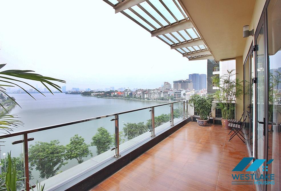 Good 3 bedroom apartment with lake view in Xuan dieu, Tay ho