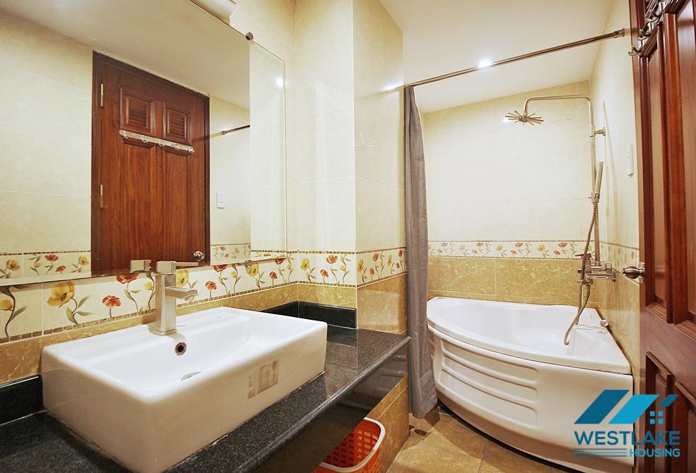 Căn Hộ 3 Phòng Ngủ Ban Công Rộng Đẹp, Thoáng View Hồ Cho Thuê Tại  Xuân Diệu, Tây Hồ
