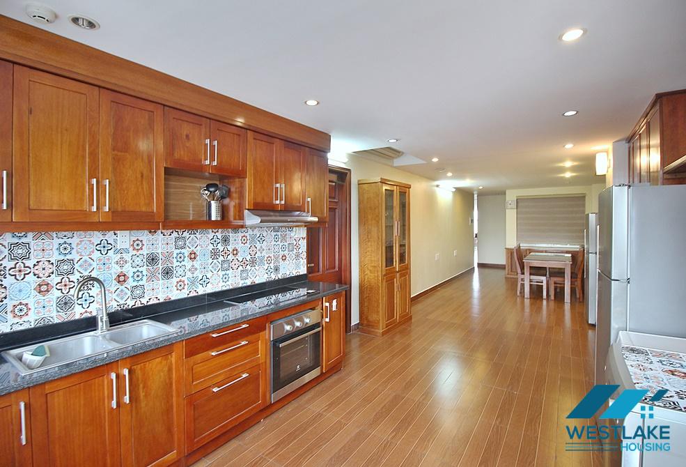 Căn Hộ 3 Phòng Ngủ Ban Công Rộng Đẹp, Thoáng View Hồ Cho Thuê Tại  Xuân Diệu, Tây Hồ