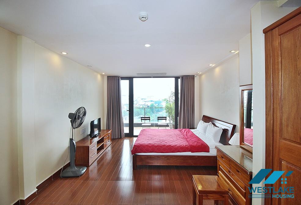 Căn Hộ 3 Phòng Ngủ Ban Công Rộng Đẹp, Thoáng View Hồ Cho Thuê Tại  Xuân Diệu, Tây Hồ