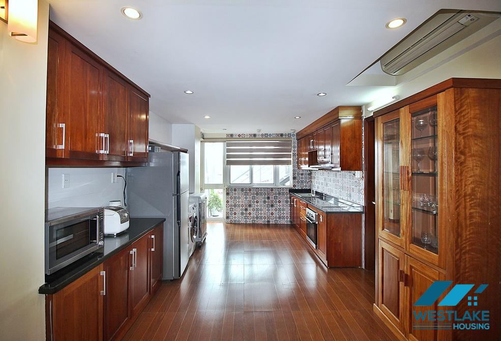 Căn Hộ 3 Phòng Ngủ Ban Công Rộng Đẹp, Thoáng View Hồ Cho Thuê Tại  Xuân Diệu, Tây Hồ