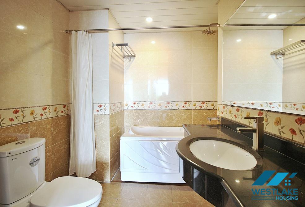 Căn Hộ 3 Phòng Ngủ Ban Công Rộng Đẹp, Thoáng View Hồ Cho Thuê Tại  Xuân Diệu, Tây Hồ