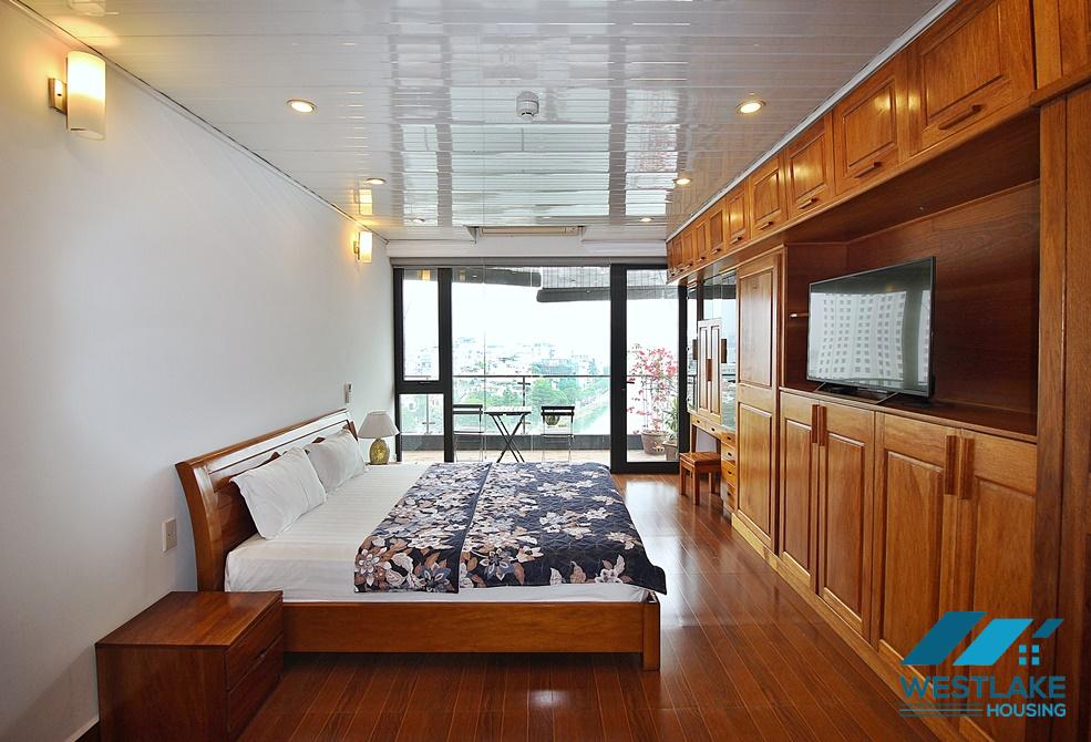Cho Thuê Căn Hộ 3 Phòng Ngủ Đẹp View Hồ, Giá Tốt Tại Xuân Diệu, Tây Hồ
