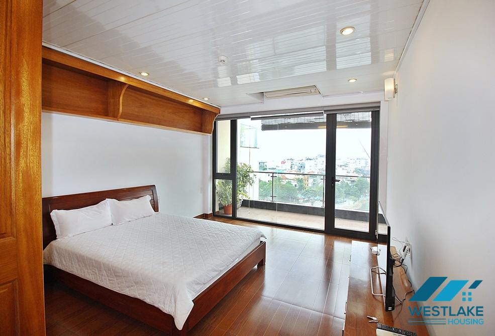 Cho Thuê Căn Hộ 3 Phòng Ngủ Đẹp View Hồ, Giá Tốt Tại Xuân Diệu, Tây Hồ