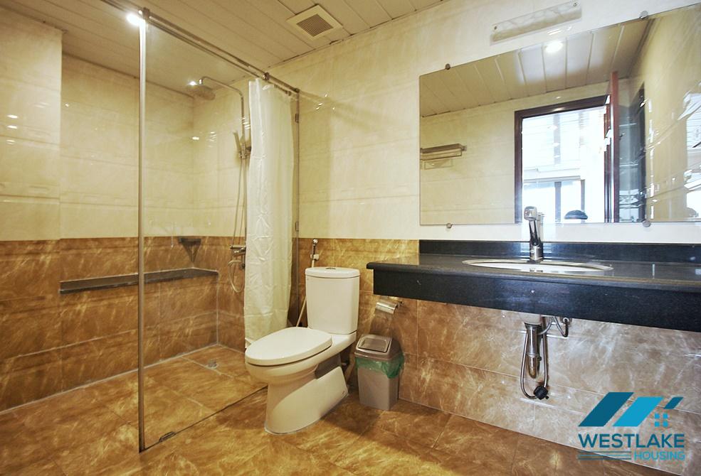 Cho Thuê Căn Hộ 3 Phòng Ngủ Đẹp View Hồ, Giá Tốt Tại Xuân Diệu, Tây Hồ