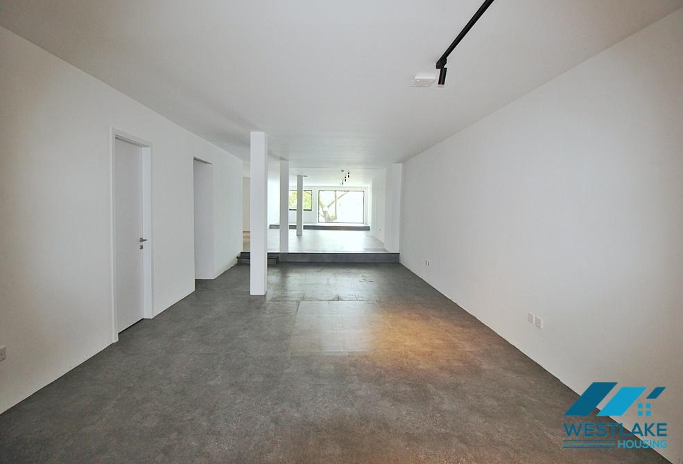 Large size office for rent in Tay Ho District, Ha Noi