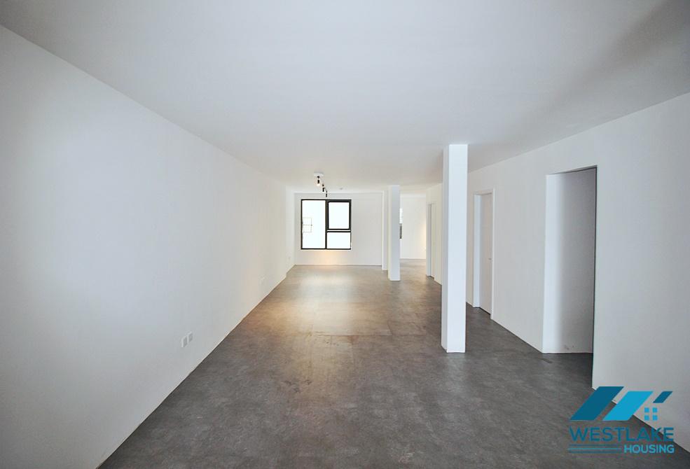 Large size office for rent in Tay Ho District, Ha Noi