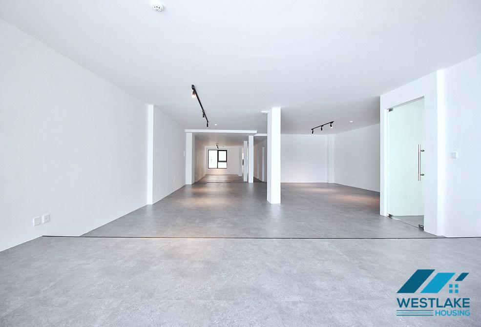 Large size office for rent in Tay Ho District, Ha Noi