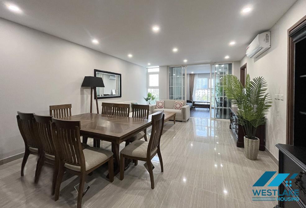 Căn hộ mới đầy đủ tiện nghi hiện đại đẹp ba phòng ngủ cho thuê với nhiều tiện ích