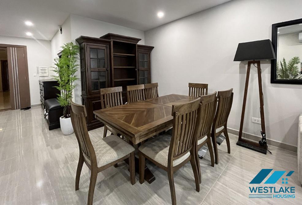 Căn hộ mới đầy đủ tiện nghi hiện đại đẹp ba phòng ngủ cho thuê với nhiều tiện ích
