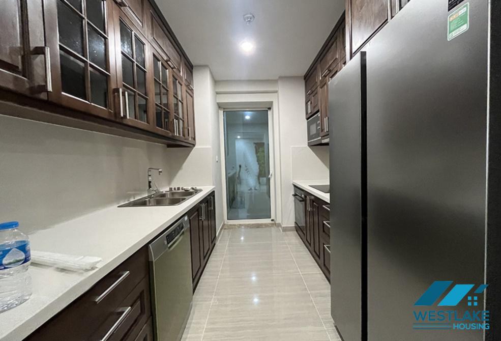 Căn hộ mới đầy đủ tiện nghi hiện đại đẹp ba phòng ngủ cho thuê với nhiều tiện ích