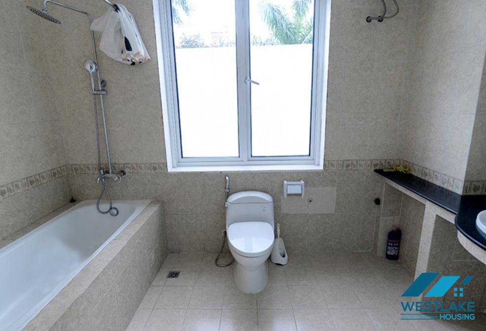 Cho thuê nhà năm phòng ngủ view sông tại khu T, Ciputra