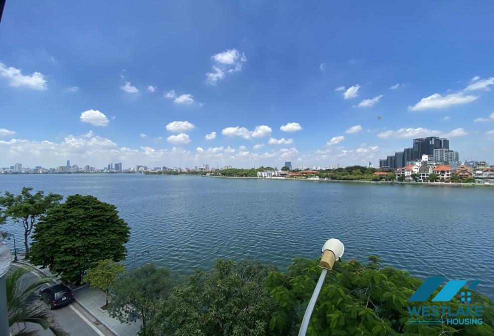 A 02 bedrooms apartment for rent with lake view on Tu Hoa Street, Tay Ho, Ha Noi