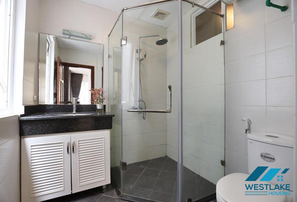 A 02 bedrooms apartment for rent with lake view on Tu Hoa Street, Tay Ho, Ha Noi