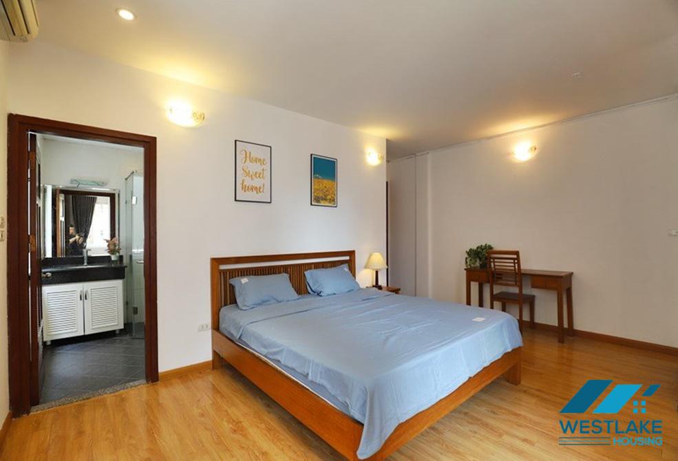 A 02 bedrooms apartment for rent with lake view on Tu Hoa Street, Tay Ho, Ha Noi